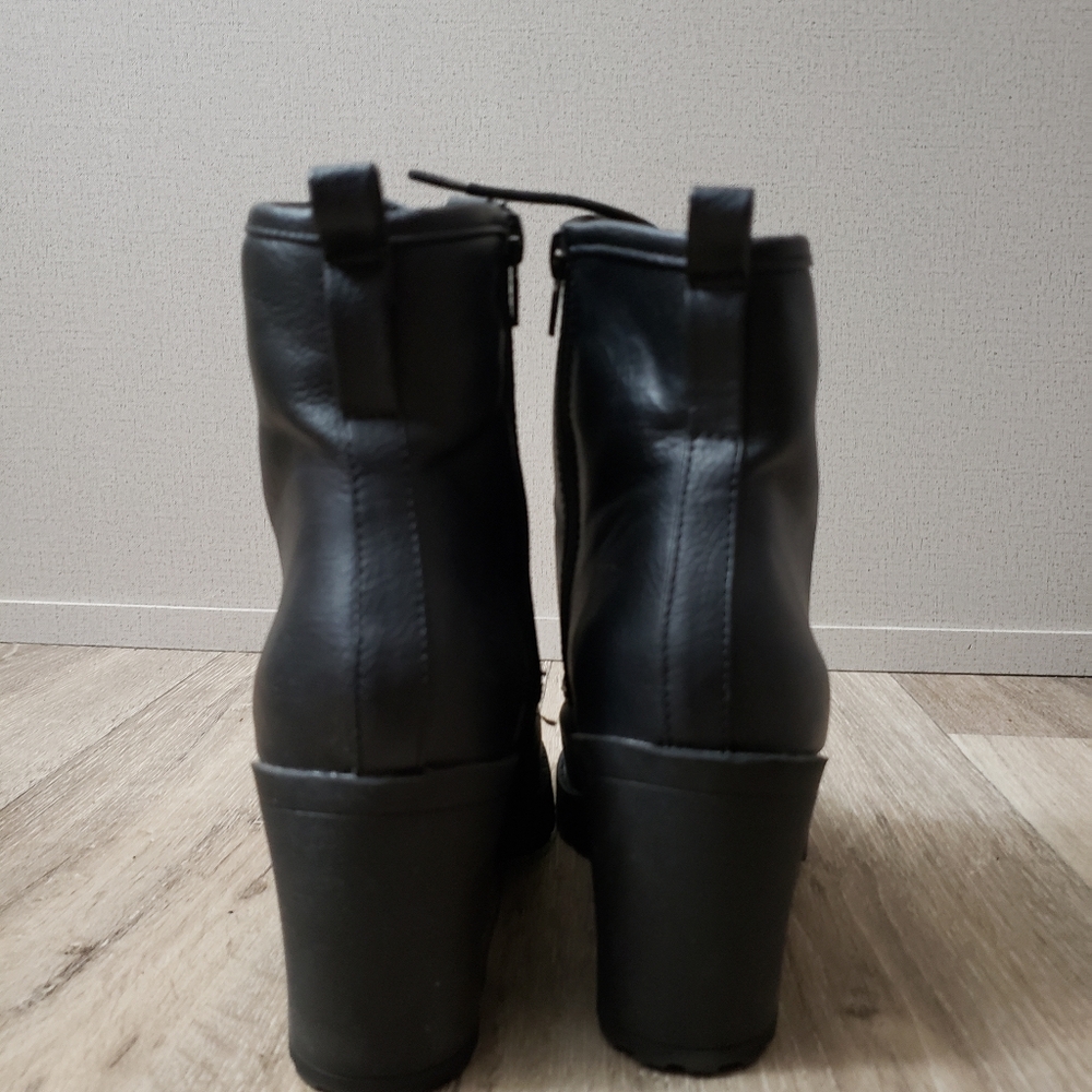 Boots - Picture 2 of 6
